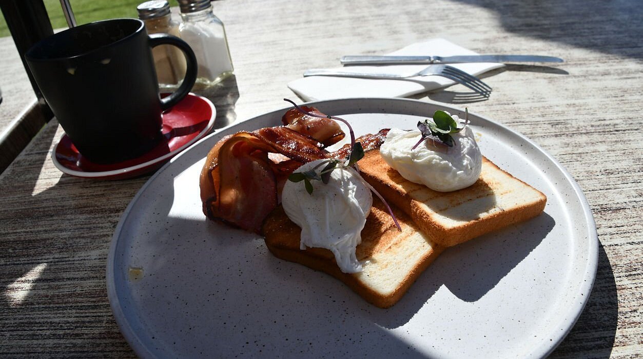 Gullivers Wine Bar & Eatery